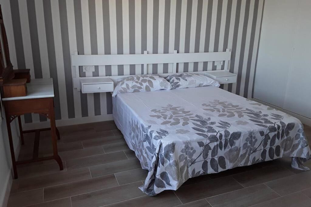 Piso En Primera Linea Con Wifi Y Vistas Al Mar Lo Pagán Exterior foto